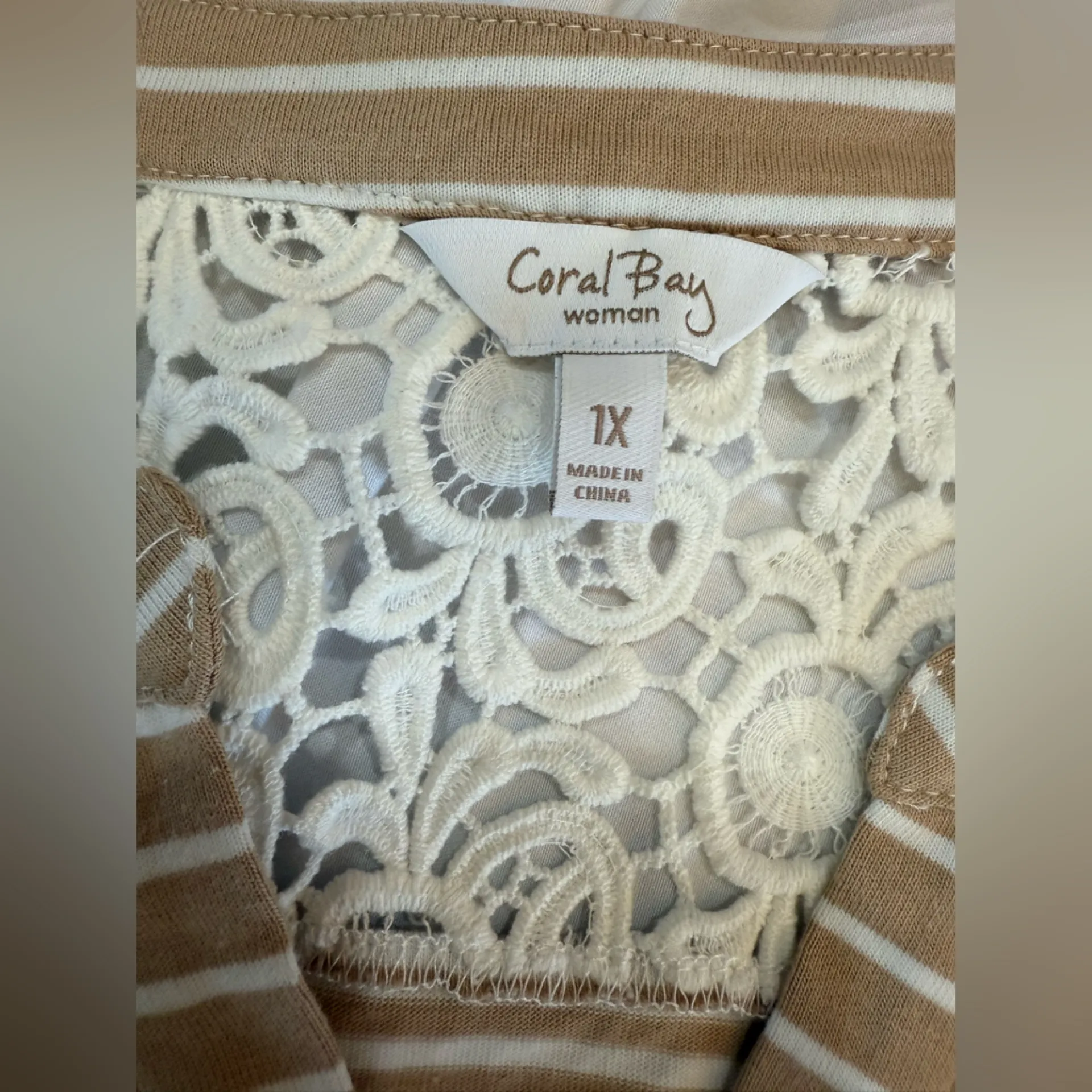 NWT Coral Bay Beige and White Lace Top - Image 2