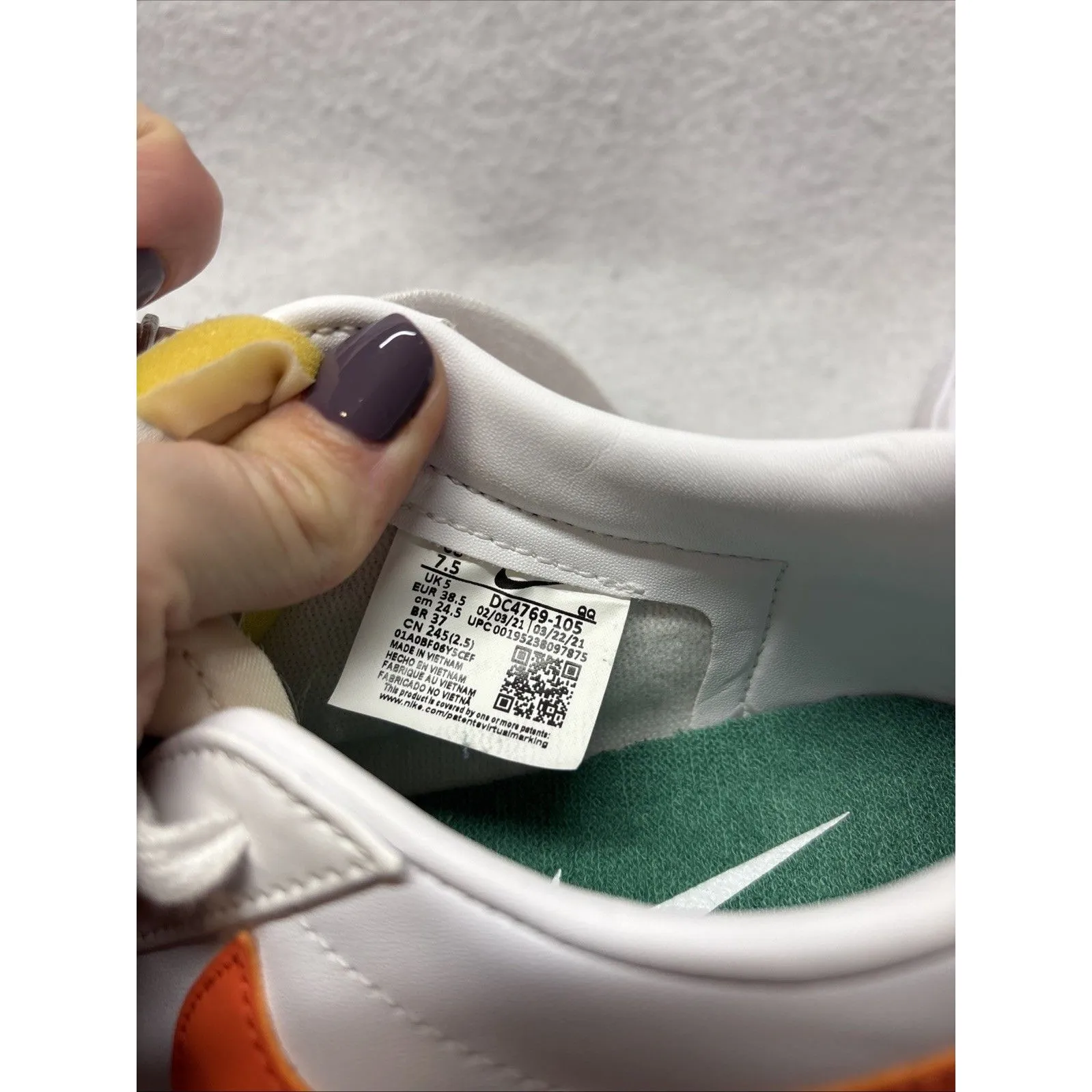 Women’s Nike Blazer '77 Vintage Low White Orange Blue Size 7.5 Excellent - Image 6