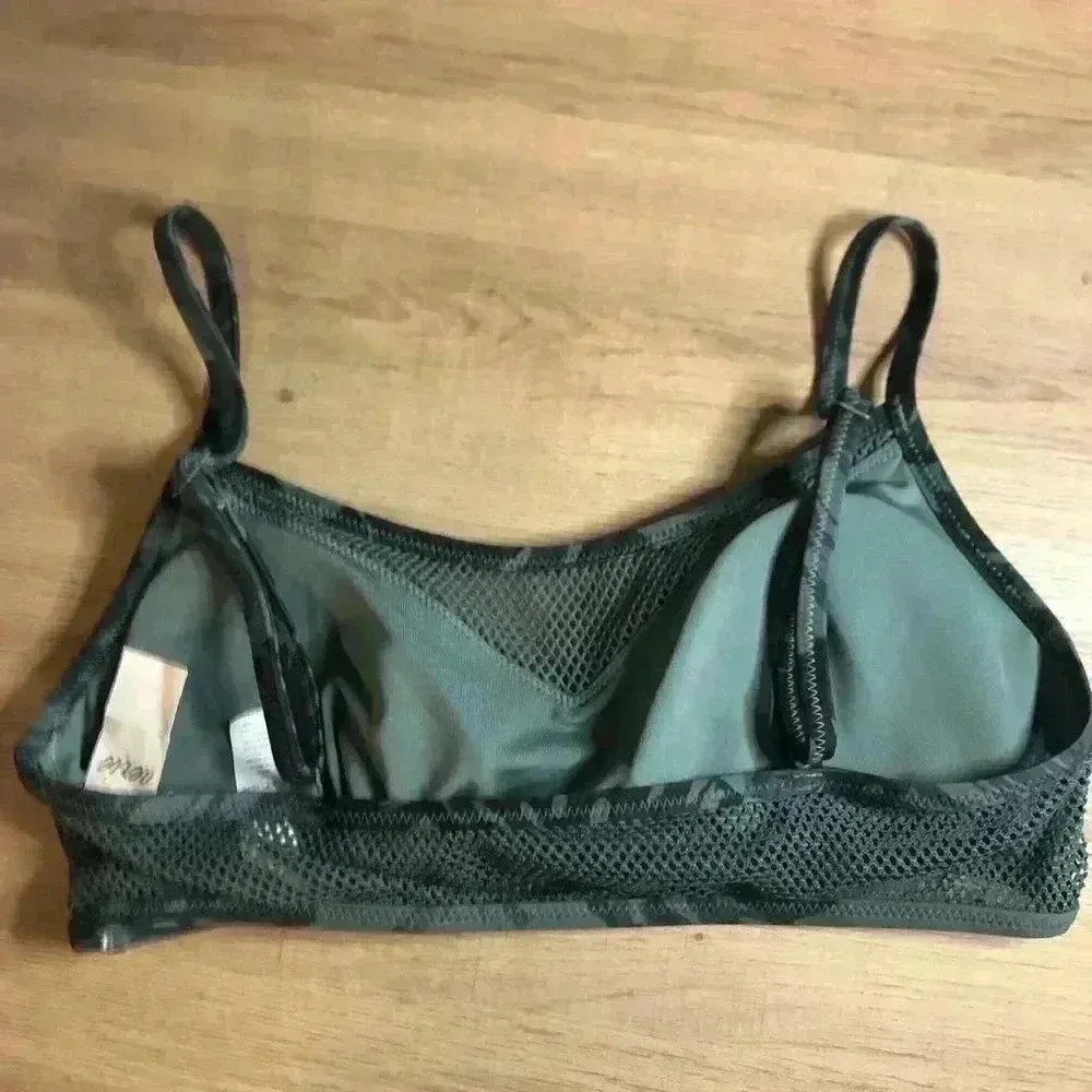 Aerie green forest sports bras sz M NWT - Image 4