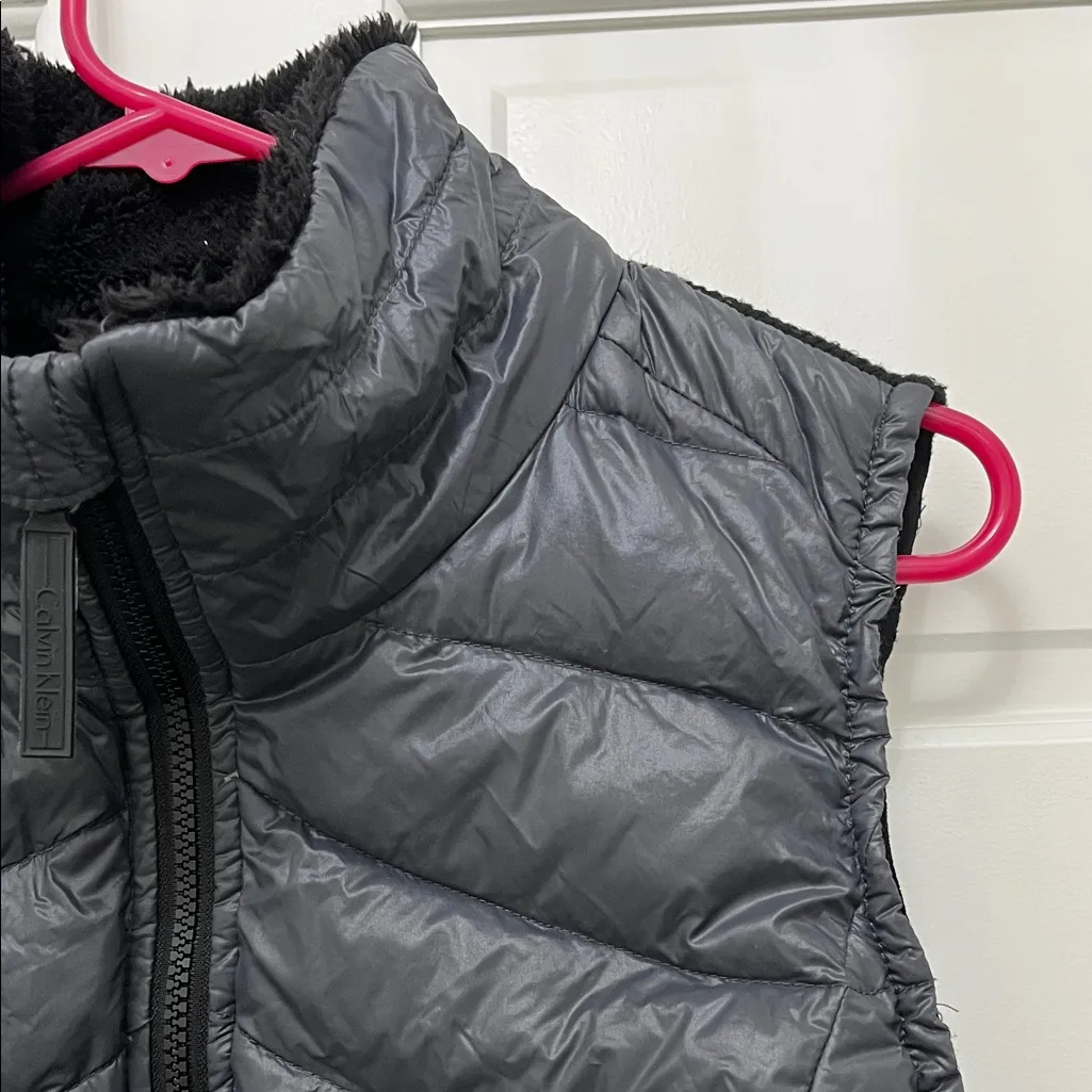 Calvin Klein Black and Gray Duck Down Filled Full Zip Puffer Vest - Size XL - Image 4