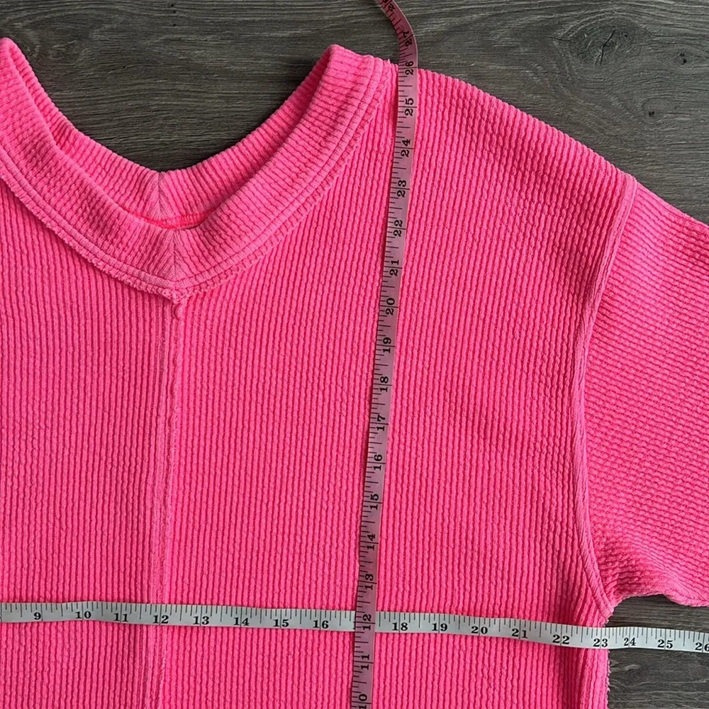 Wonder Textured V-Neck Sweater Hot Pink Retro Babrbiecore Oversized Medium - Image 9