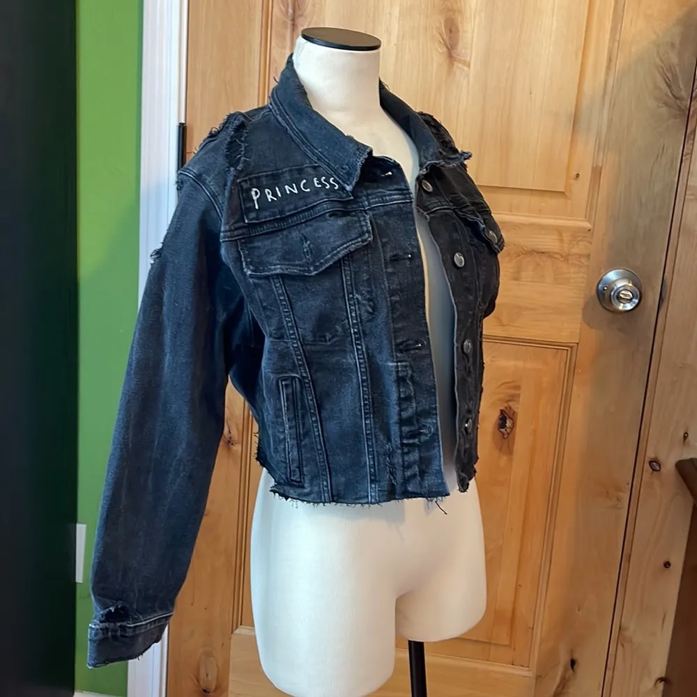 Taylor Hill x JOE’S JEANS Princess Black Distressed Denim Cropped Jacket EUC M - Image 6