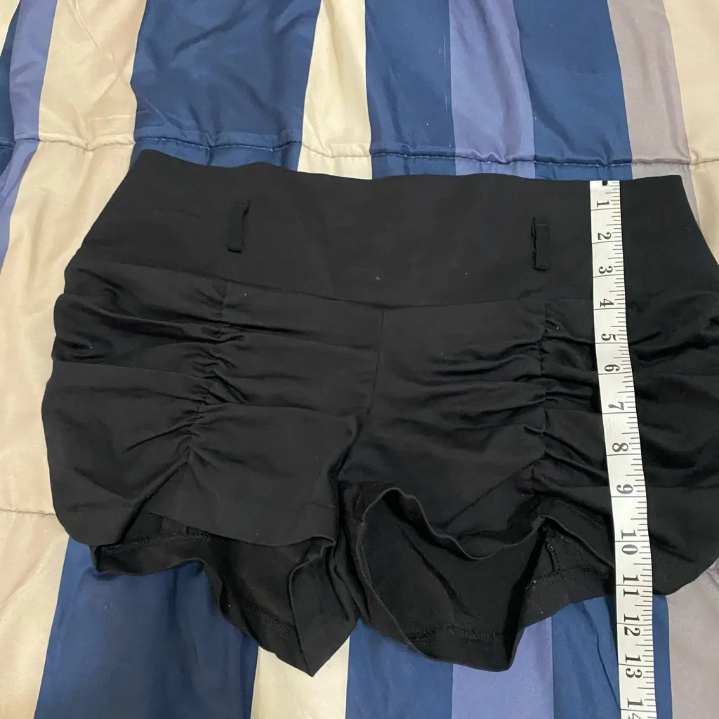 LIME Stretchy Elegant Black High Waist Ruched Shorts Size undefined - Image 2