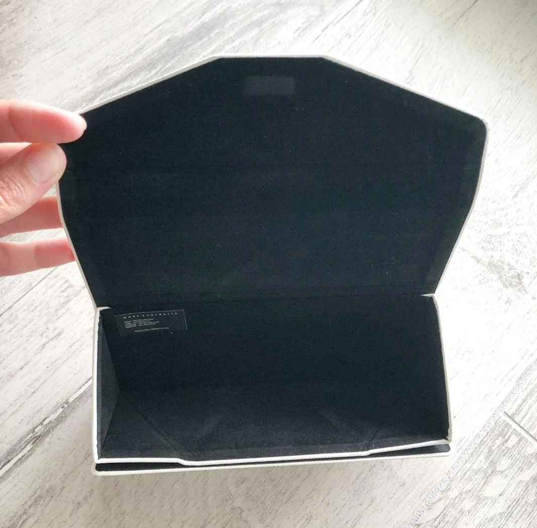 Quay Australia Embossed Tri Fold Case - Image 3