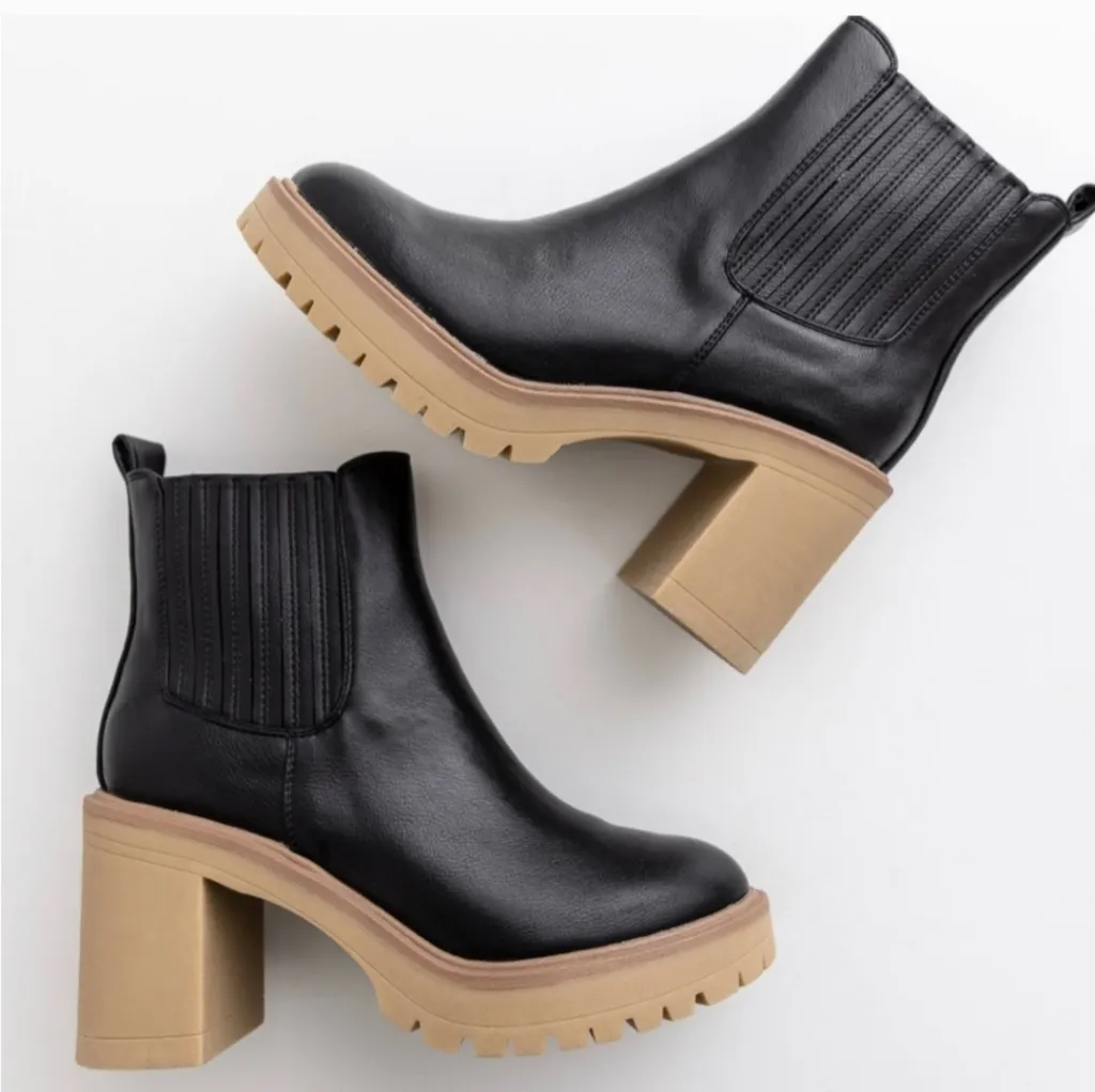 Dolce Vita Caster h2o Booties black leather size 9 - Image 3