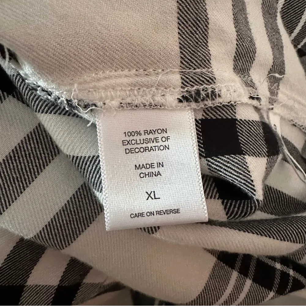 Soho  New York & Co Black Plaid Convertible Sleeve Flannel Shirt - Image 10