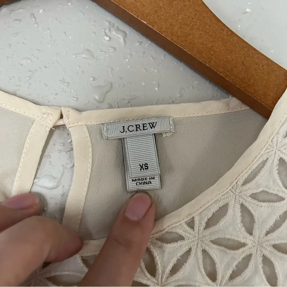 🦋 J. Crew Cream Eyelet Short Sleeve Silk Blouse XS Neutral Minimalist Classic - Image 2