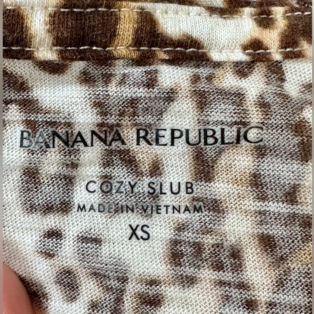 NWOT- Women’s Leopard Print Banana Republic Cozy Slub T shirt size XS - Image 6