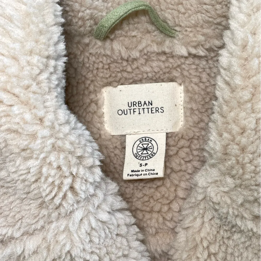 Chloe Faux Shearling Cropped Jacket Urban Outfitters - Image 11