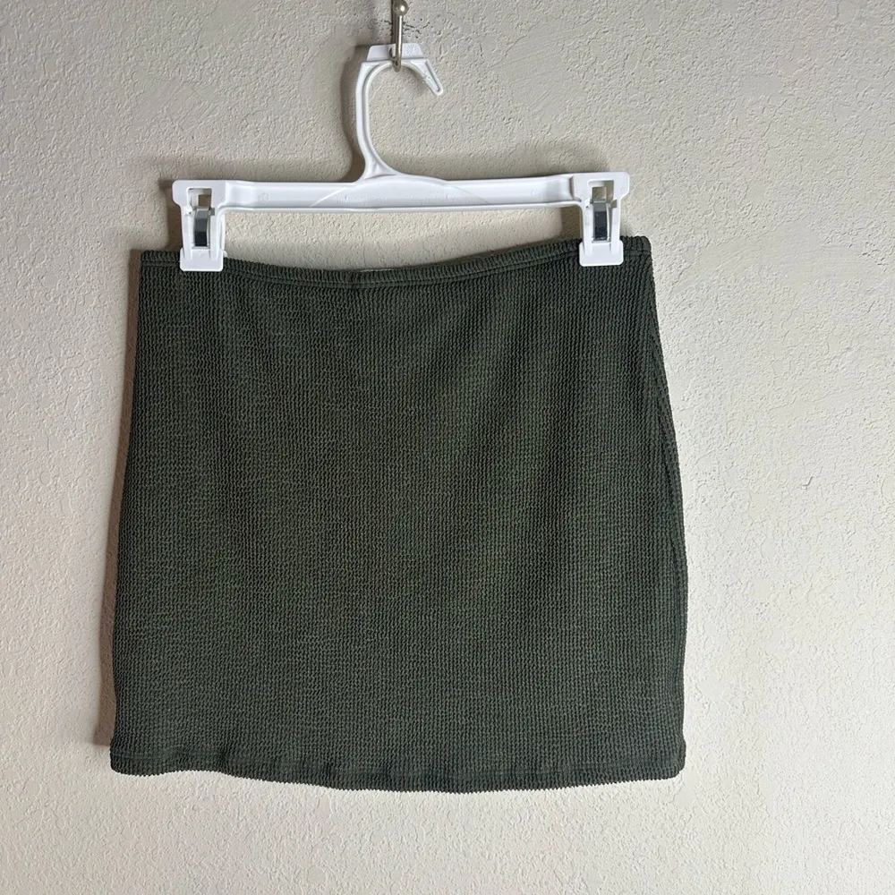 Good American Always Fits Mini Skirt Size 3/4 which is a L/XL olive green - Image 2