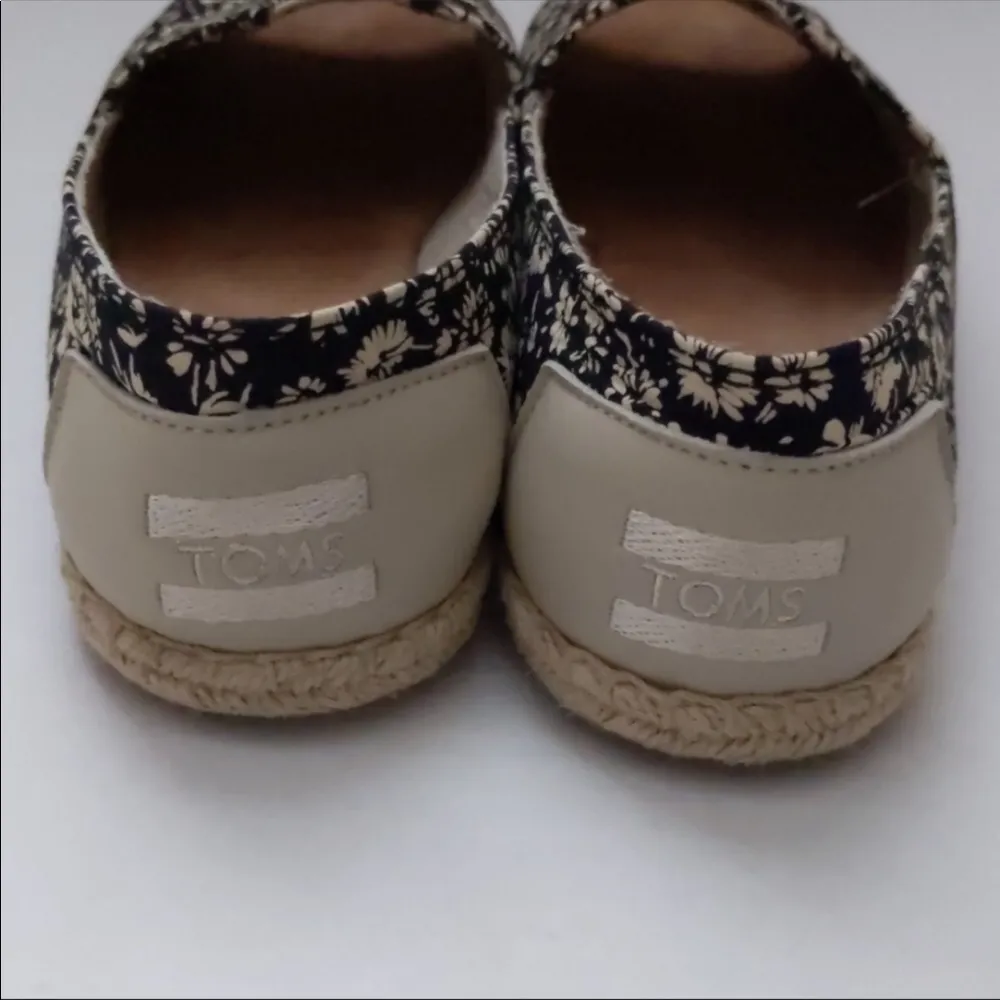 Tom’s a Asparguta Open Toe Textile Floral Shoes
-Women’s Size: 8. - Image 6