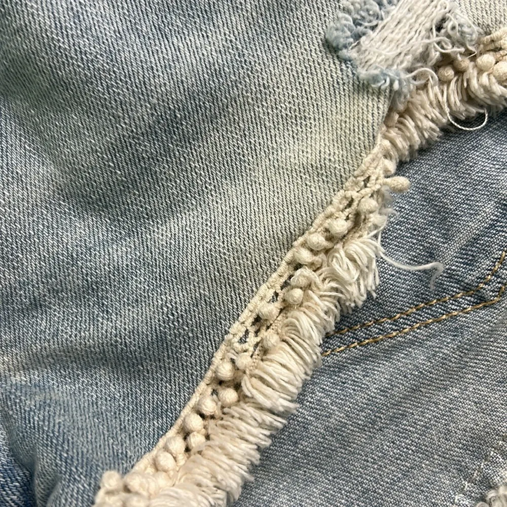 American Eagle Outfitters Shortie Stretch Light Wash Denim Short Shorts Size 2 - Image 5