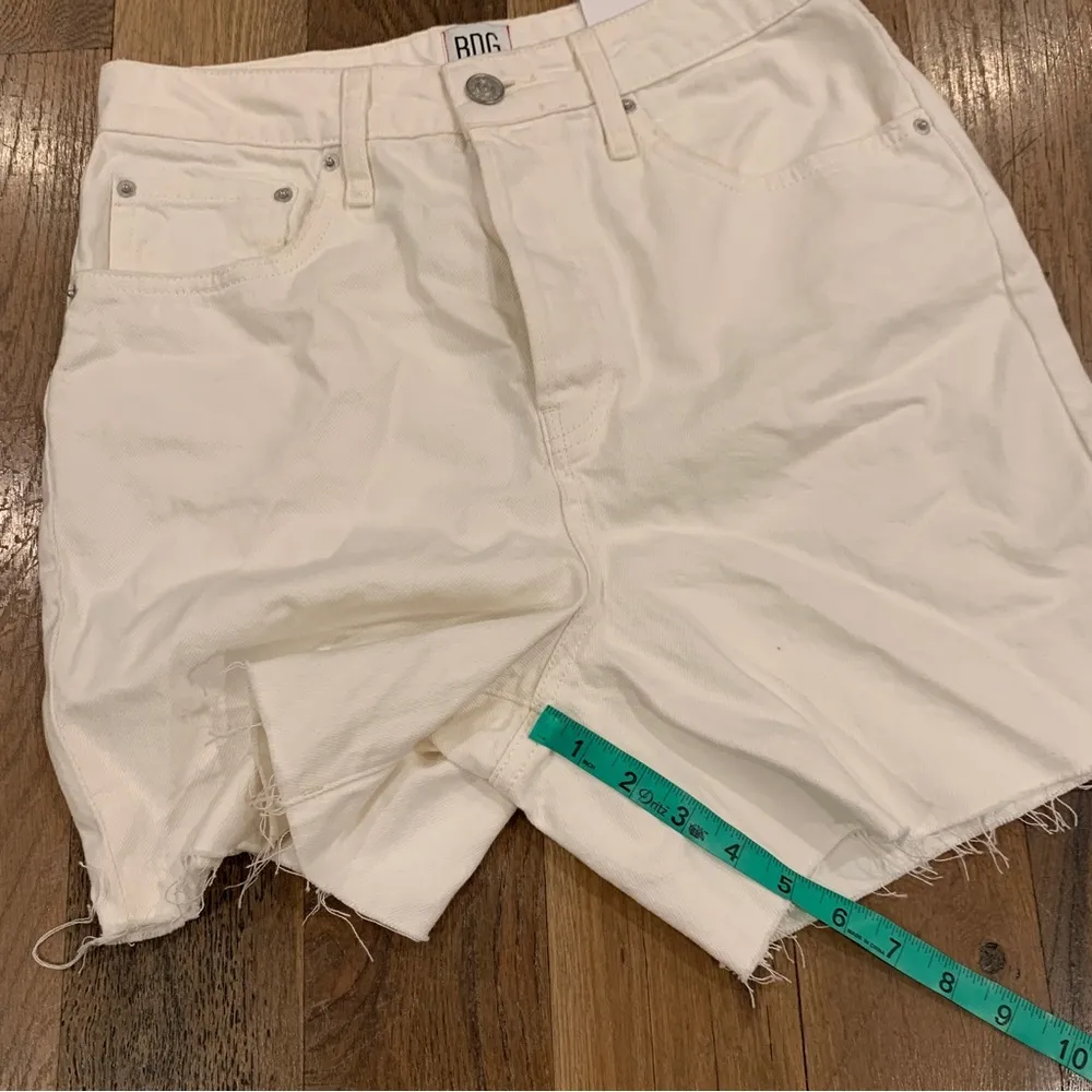 Urban Outfitters BDG NWT 90’s White Long Inseam Shorts Size 30 - Image 14