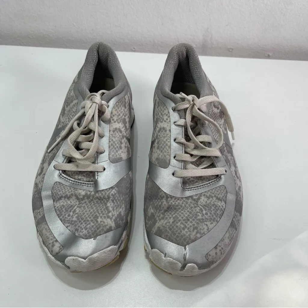 Nike 5.0 Wmn 8 695168-002 Silver White Animal Print Light Running Sneakers Shoes - Image 2