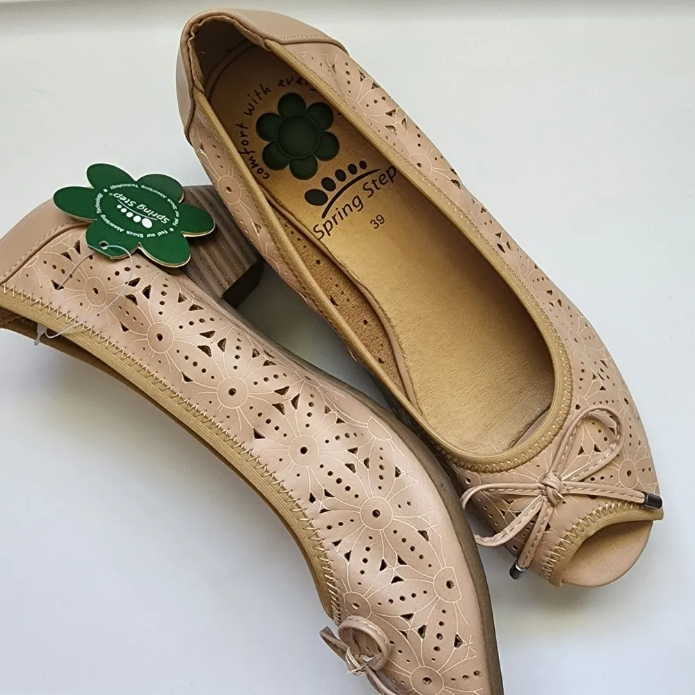 Spring Step beige laser cut peep toe heels size 39 (8½) - Image 5