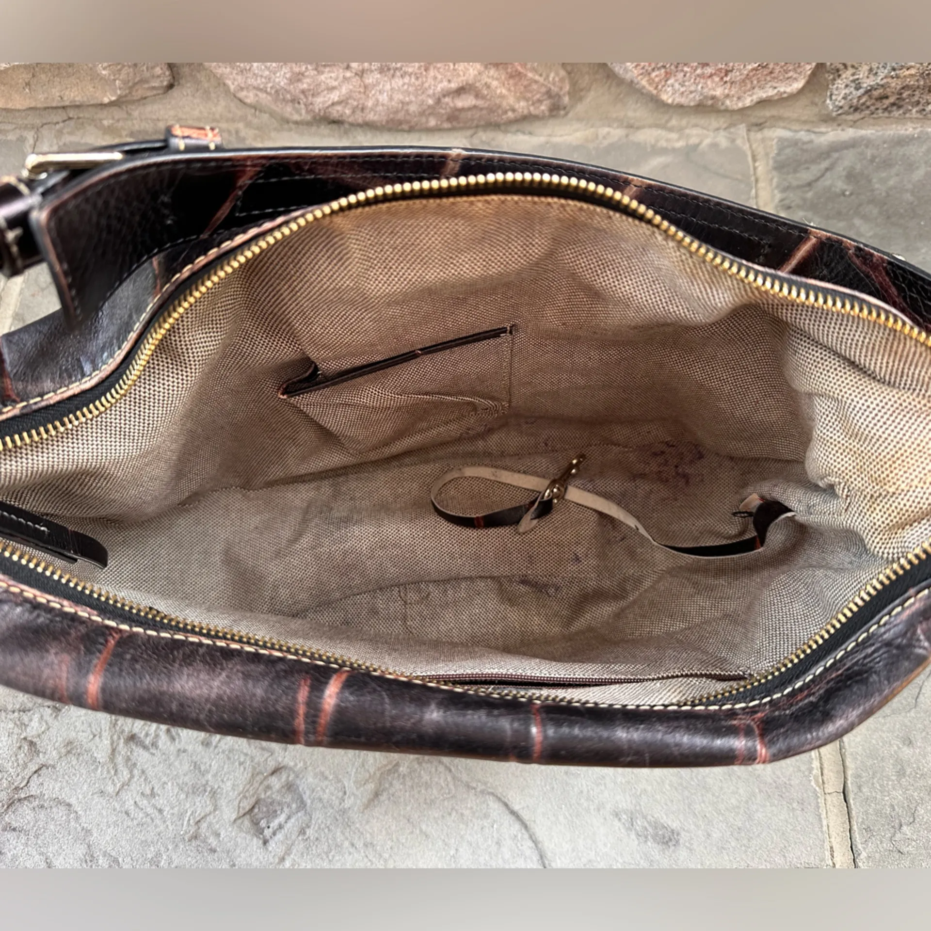 Vintage Dooney & Bourke Croc
Embossed Brown Leather Purse
Shoulder Bag Hobo - Image 8