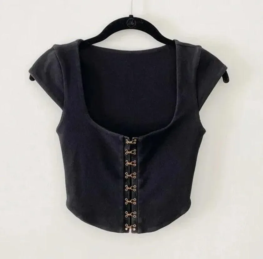 Zinha Crop Corset Tee Top in Black - Image 8