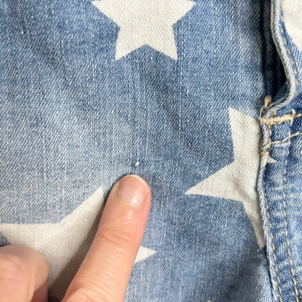 Star Print Light Denim Shorts Junior size 7 Blue White - Image 2