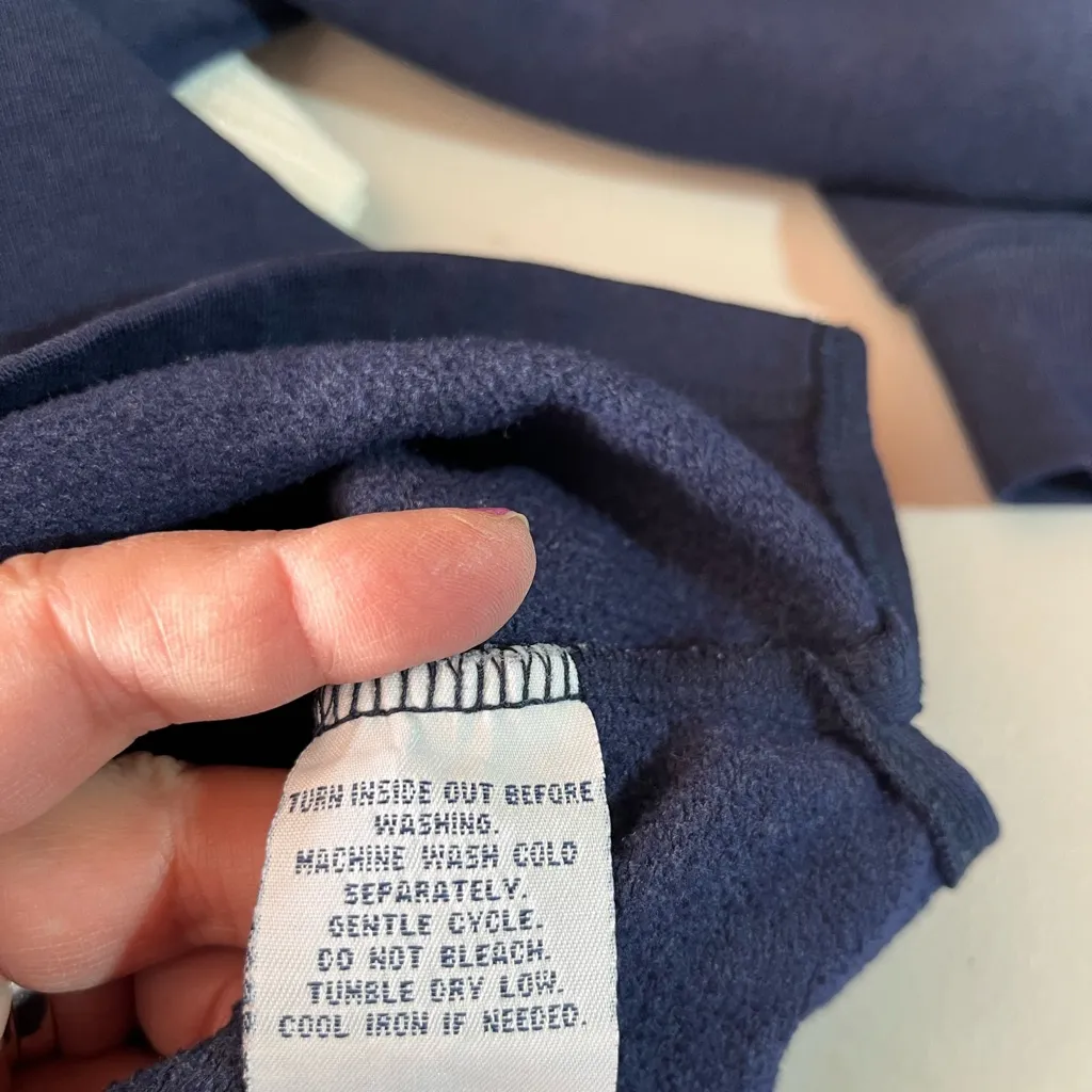 NAVY‎ SWEATSHIRT WITH FALL SCENE EMBROIDERED ON FRONT
PREOWNED Size undefined - Image 4