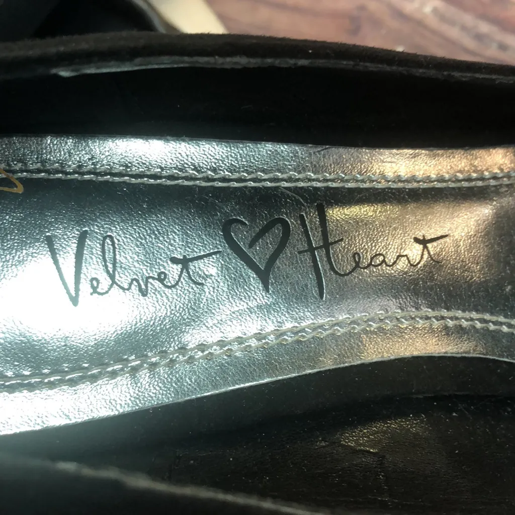 Velvet Heart sz 8.5 black & gold women shoes - Image 5