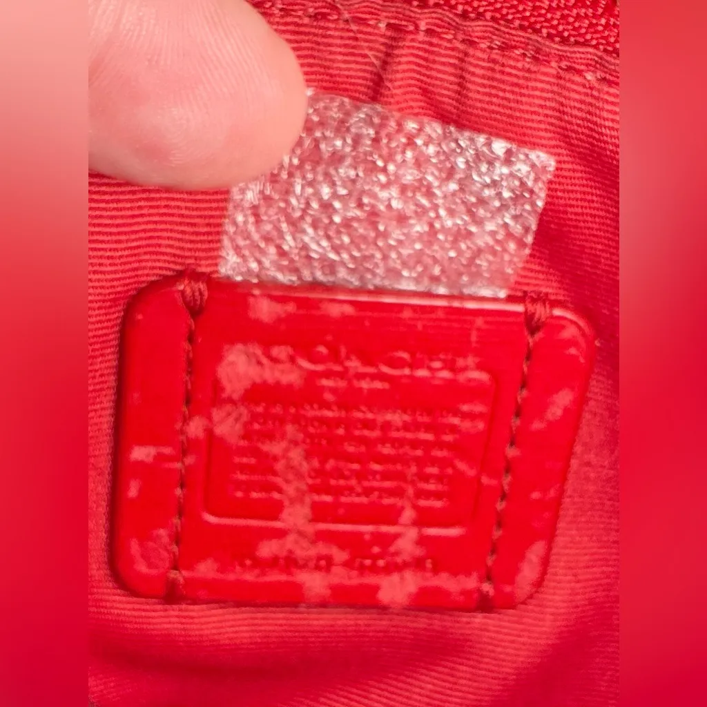 A HTF Vintage Rare Coach RARE gorgeous wild hearts Print Coated Leather wristlet - Image 4