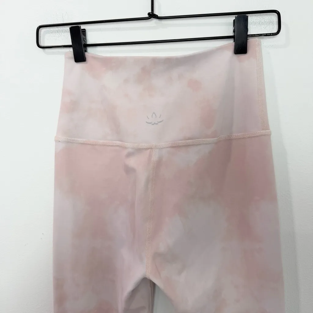 Beyond Yoga Olympus Pink Smoke High Waisted Midi Legging Size Small - Image 5