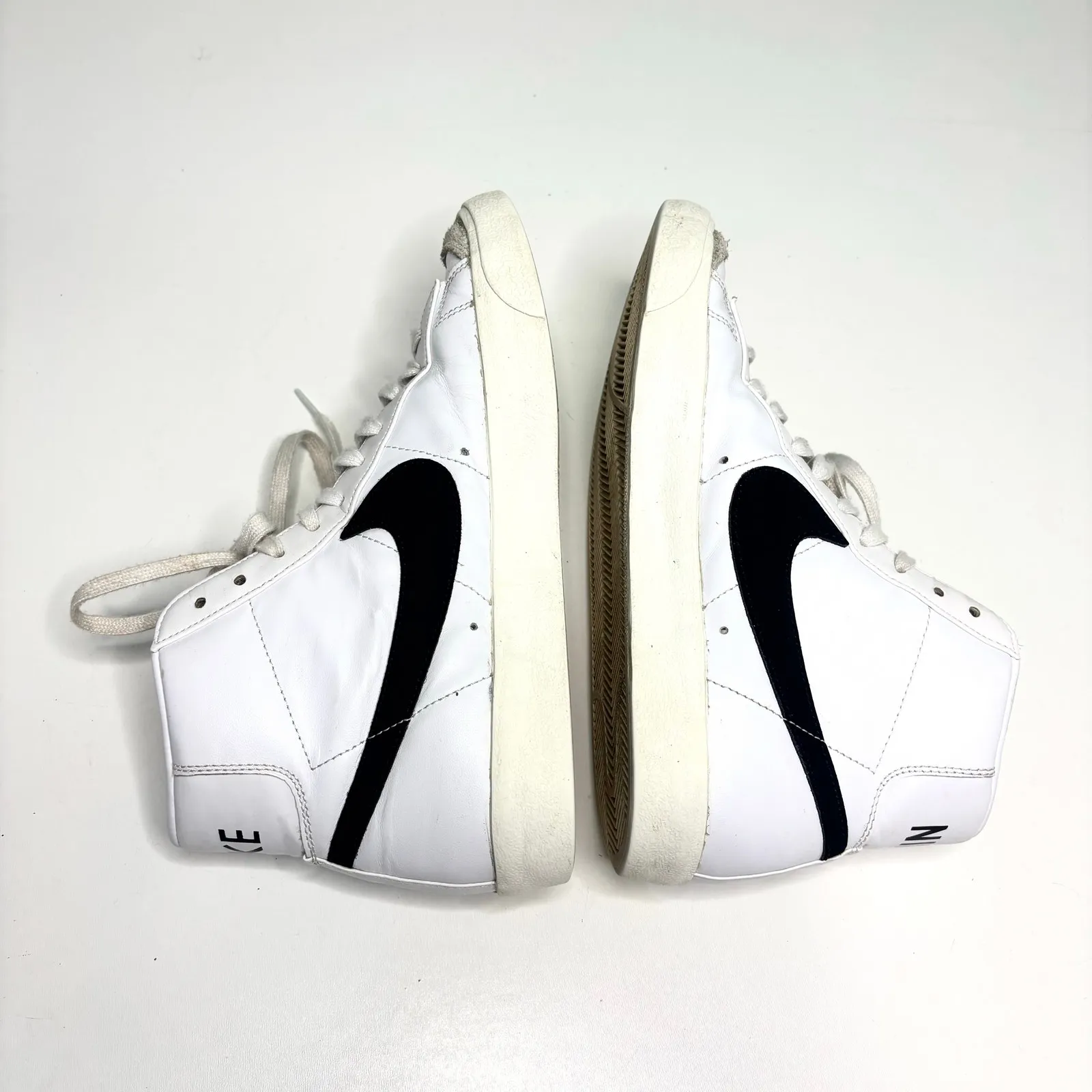Nike Women’s Blazer amid 77 High Top White Leather Sneaker 10.5 - Image 2