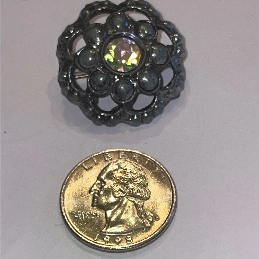 Vintage Style Gunmetal Gray Black Brooch with Iridescent Center - Image 3