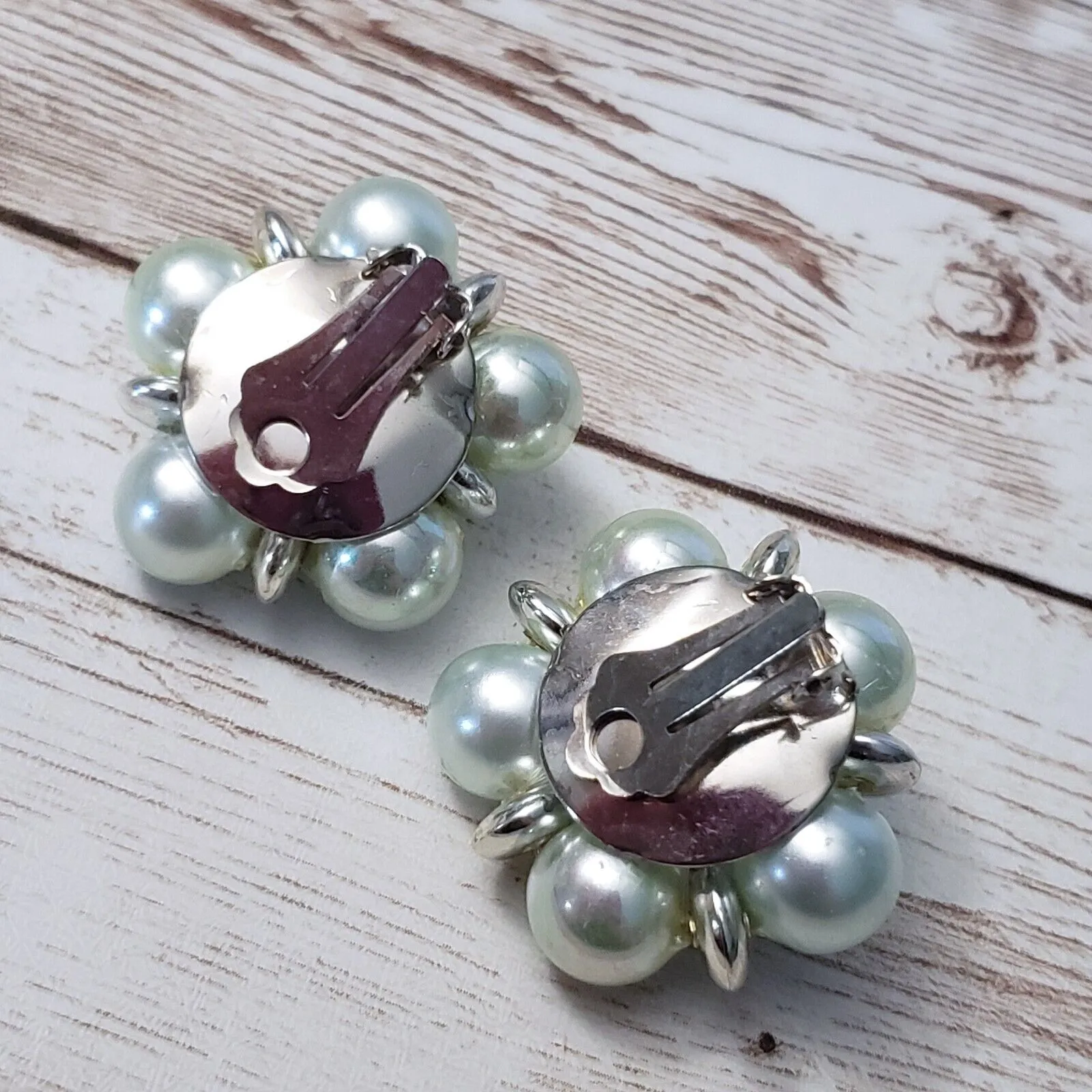 Vintage Clip On Earrings - Image 7