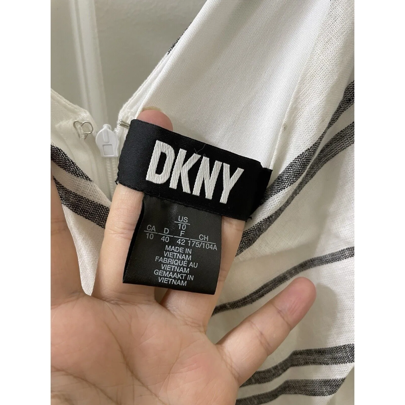 DKNY by Donna Karan Linen Stripe Print V - Image 5