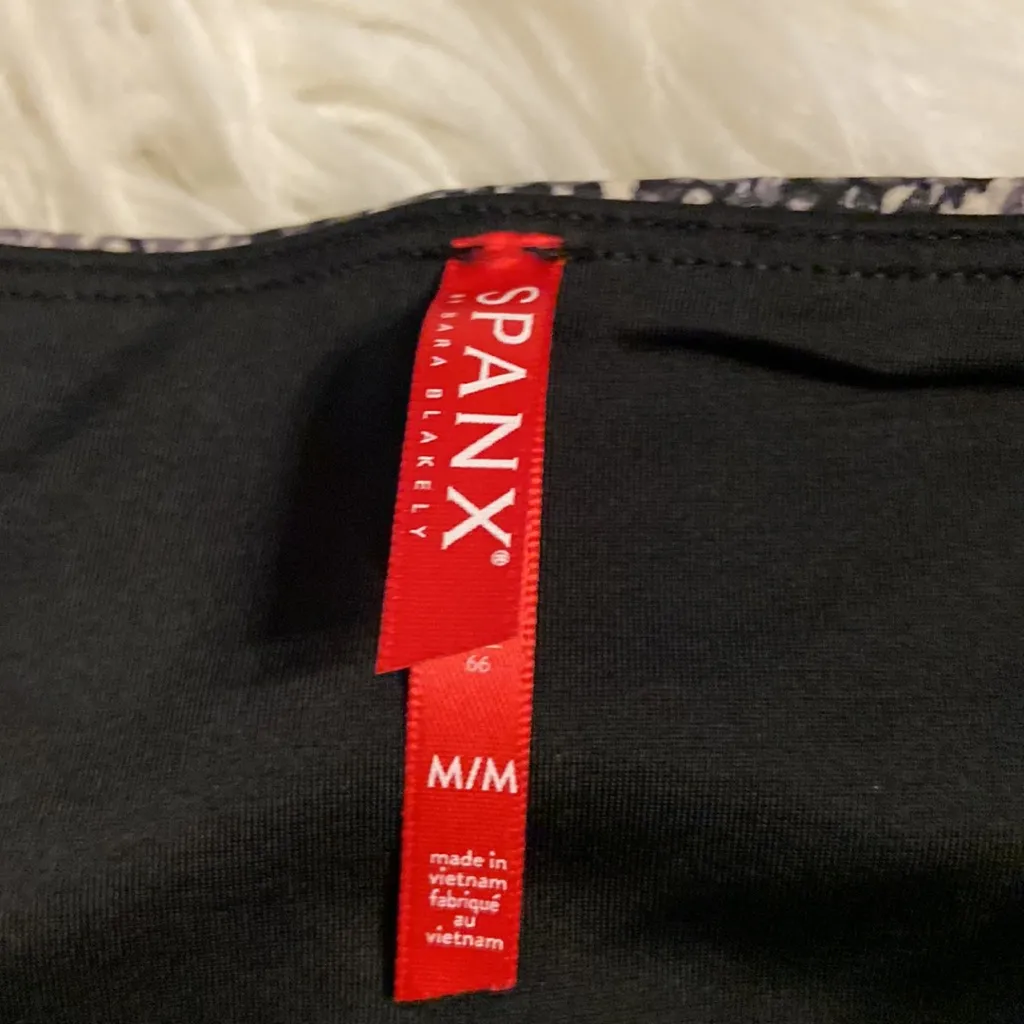 SPANX  Leggings in Black and Gray size M brand new with tag inseam 26” - Image 4
