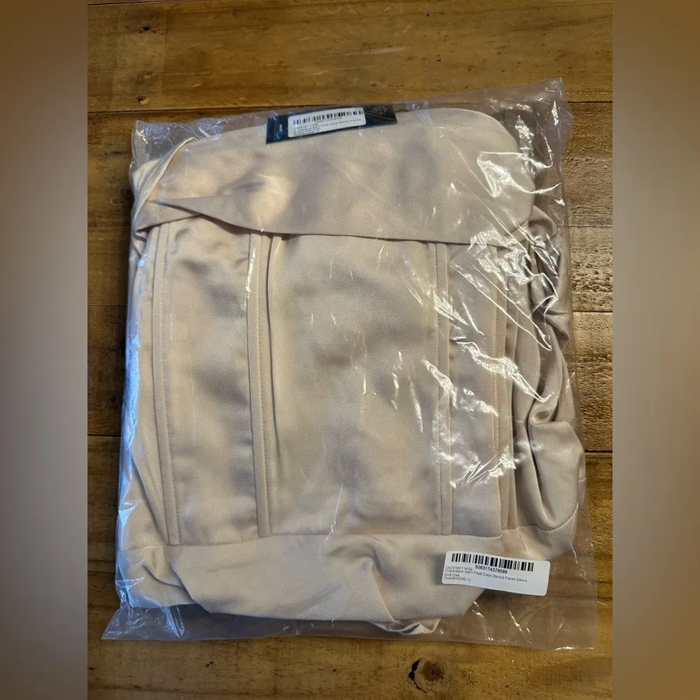 PrettyLittleThing Satin Pleat Detail Flared Sleeve Shift Dress - Image 5