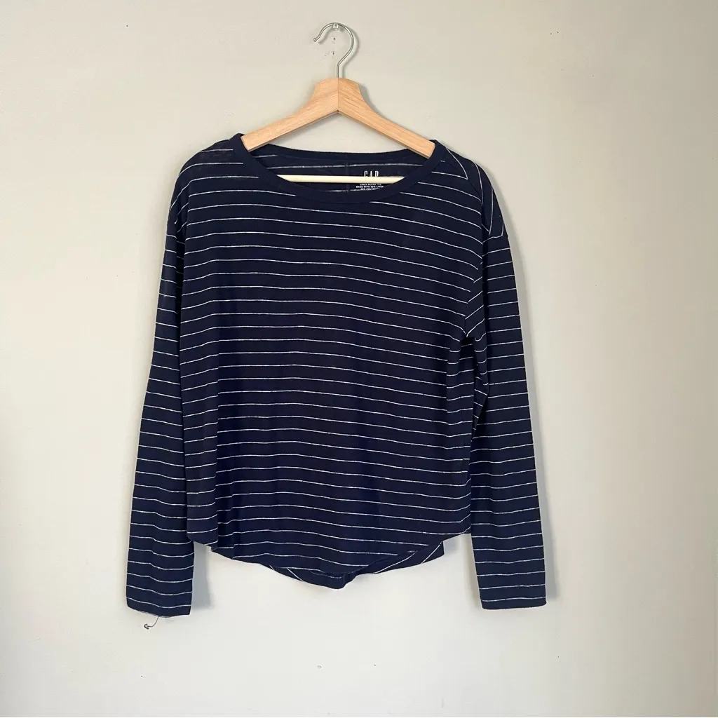 Gap  Linen Blend Boat Neck Long Sleeve Tee Size Small - Image 2