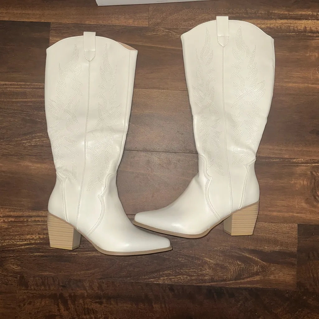 New DREAM PAIRS White Tall Western Cowboy Boots in Size 10 - Image 10