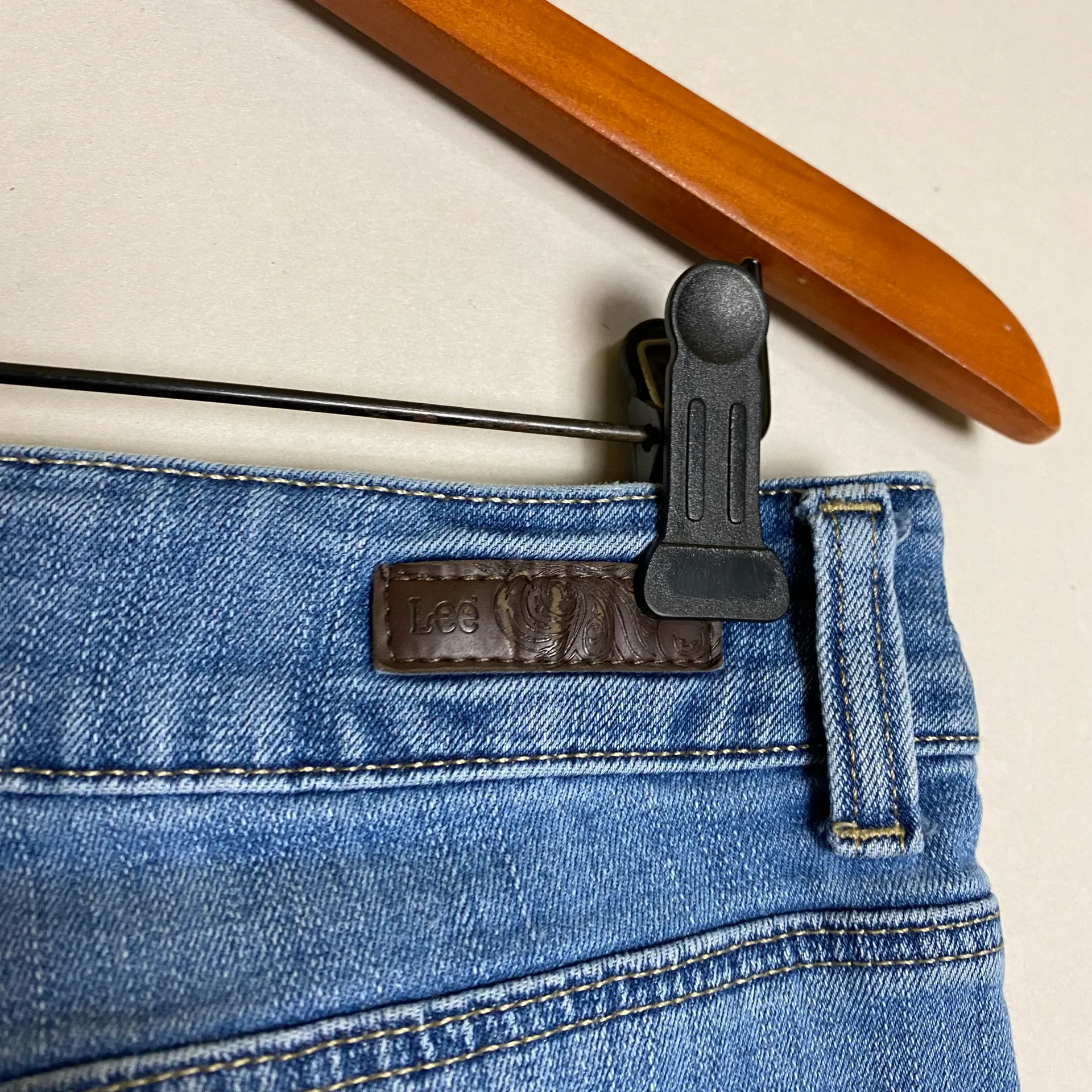 Lee Classic Fit Jeans  Size 12 SHORT - Image 5