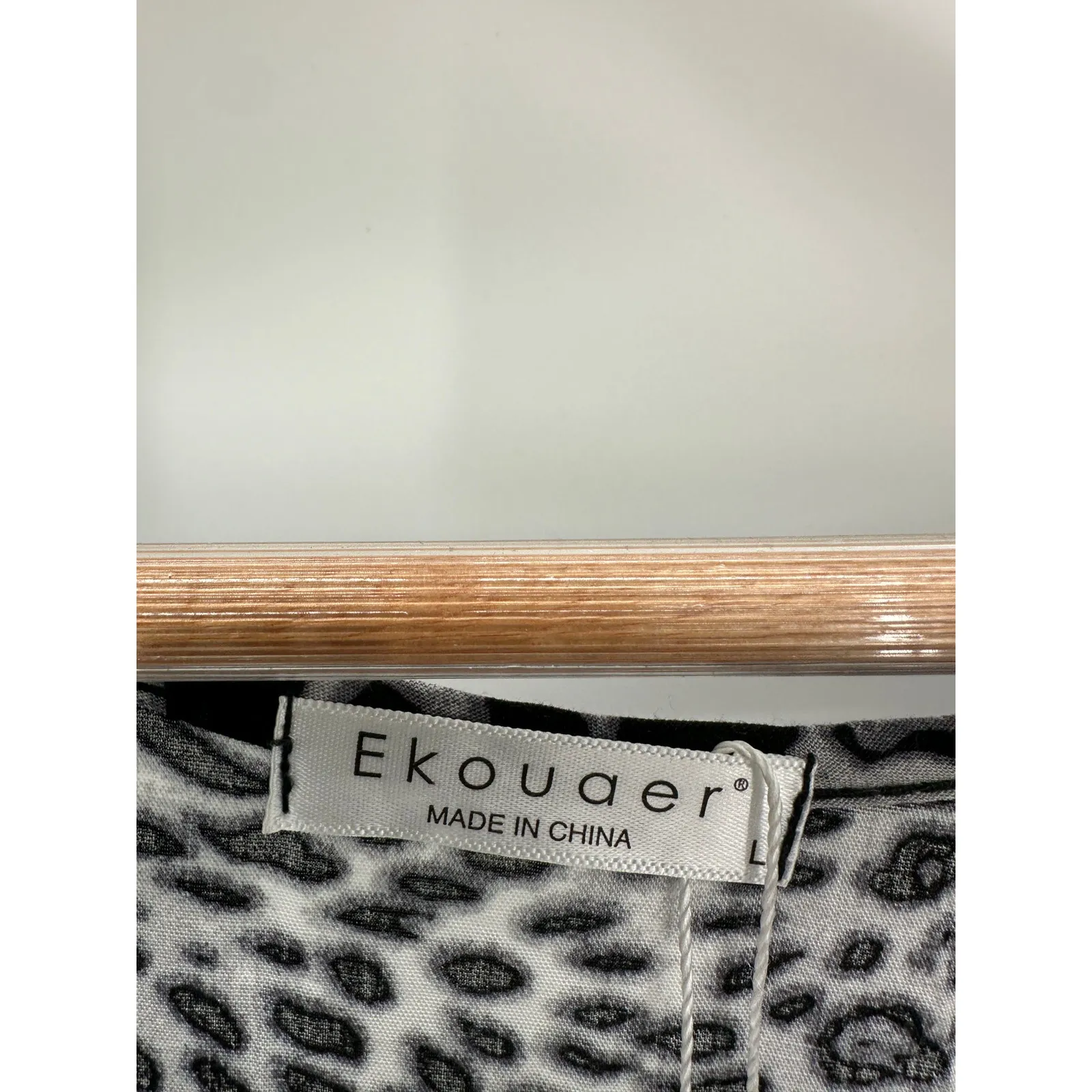 Ekouaer Black Grey Animal Print V Neck Swim Cover Up Top Women's Size Large NWT - Image 7