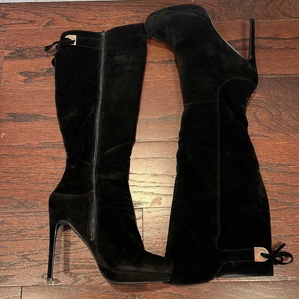 VENUS Women’s Black Velvet Knee High Zip Up Skinny Heel Boots Size 10 - Image 2