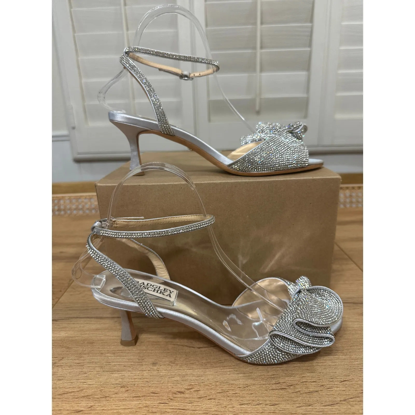 Badgley Mischka Remi Almond Toe Rhinestone Ruffle Mid Heel Sandals Size 8 NWOB - Image 4