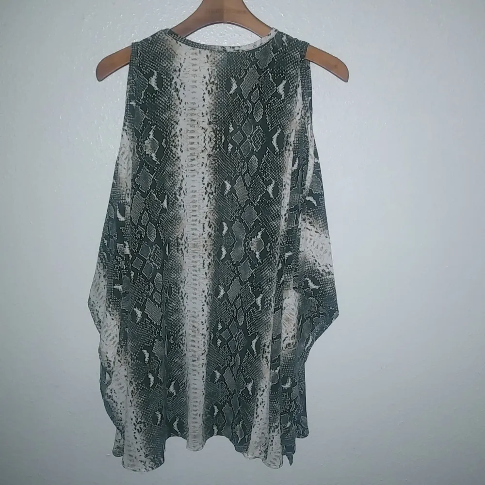 Giddy Up Glamour L Snake Print in Gray Cold Shoulder Poncho Style Tunic Top - Image 7