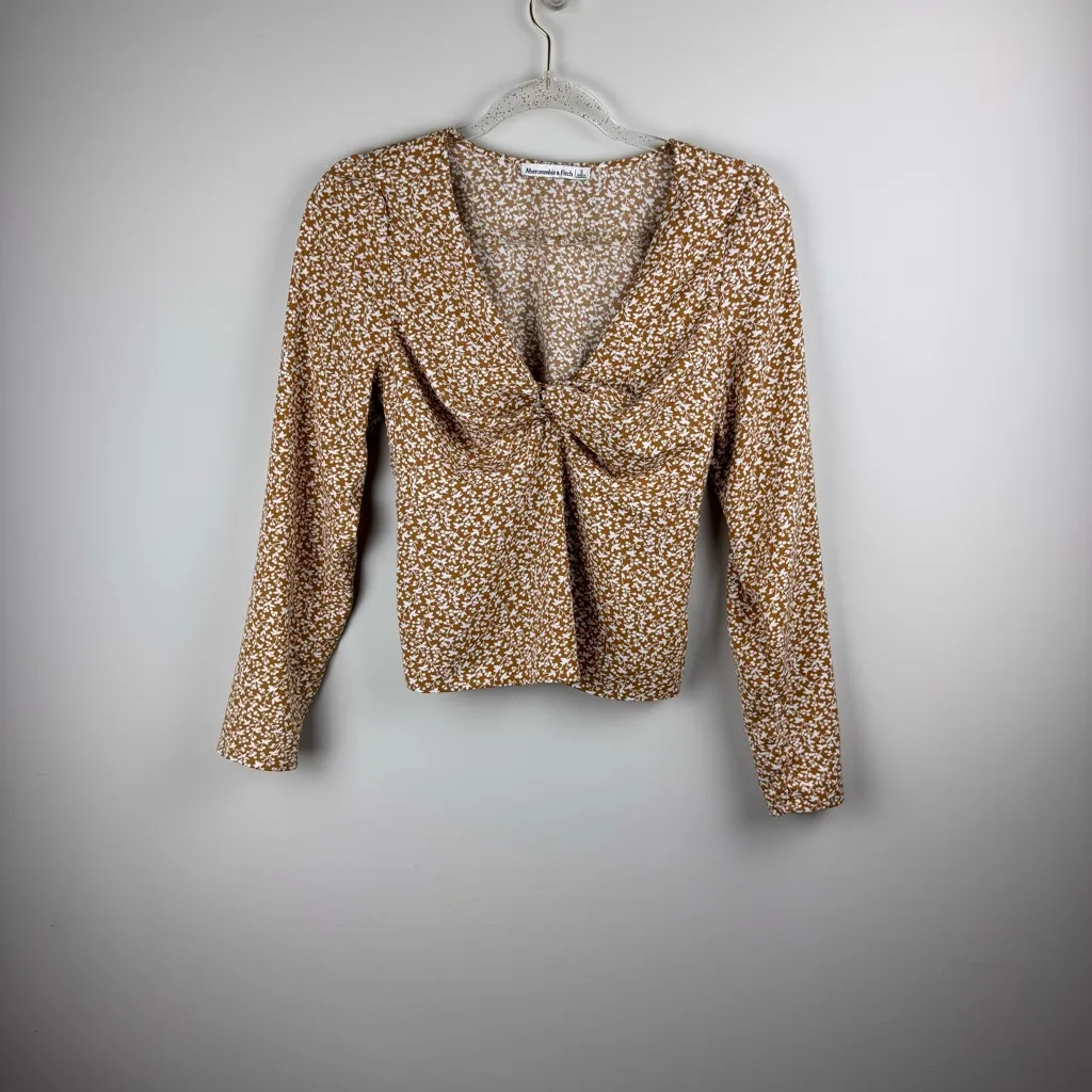 Abercrombie and Fitch Long Sleeve Twist Front Blouse in Light‎ Brown Size Small - Image 12