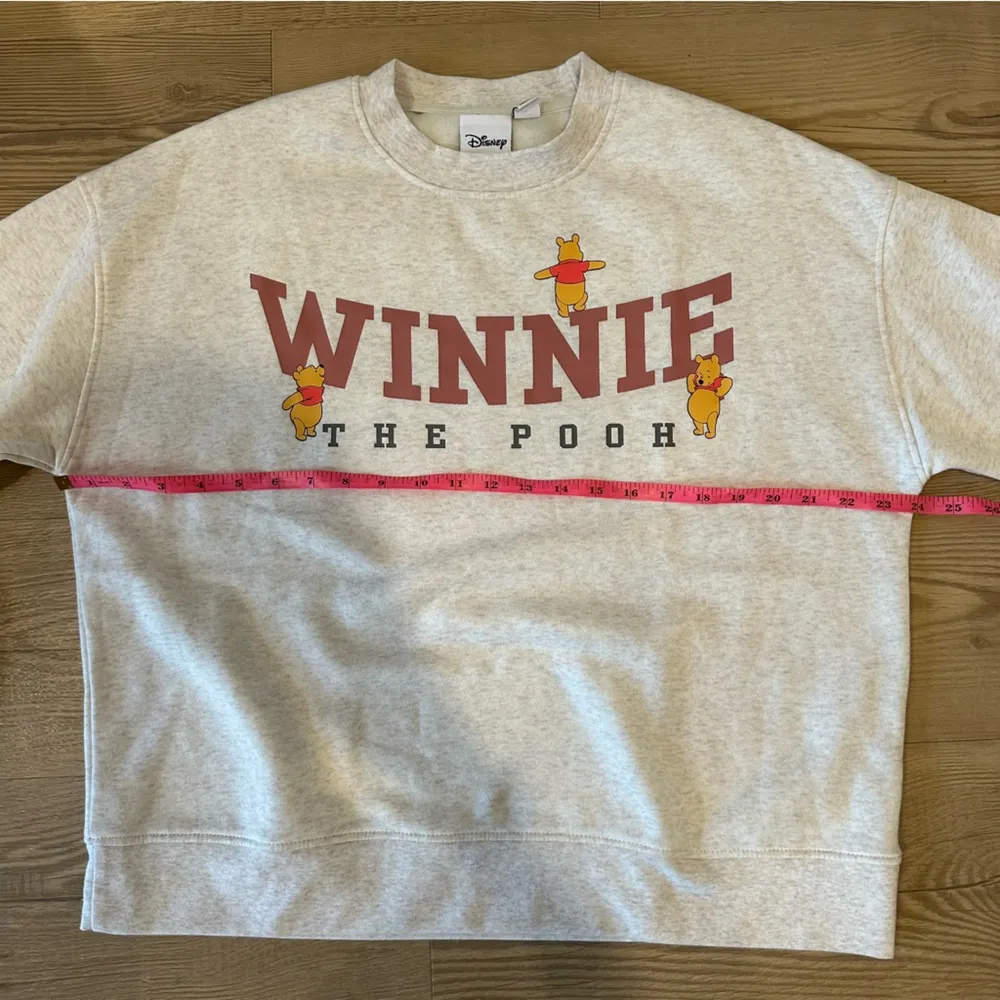 NWOT Disney Winnie the Pooh sweatshirt size medium grey heathered crewneck - Image 5