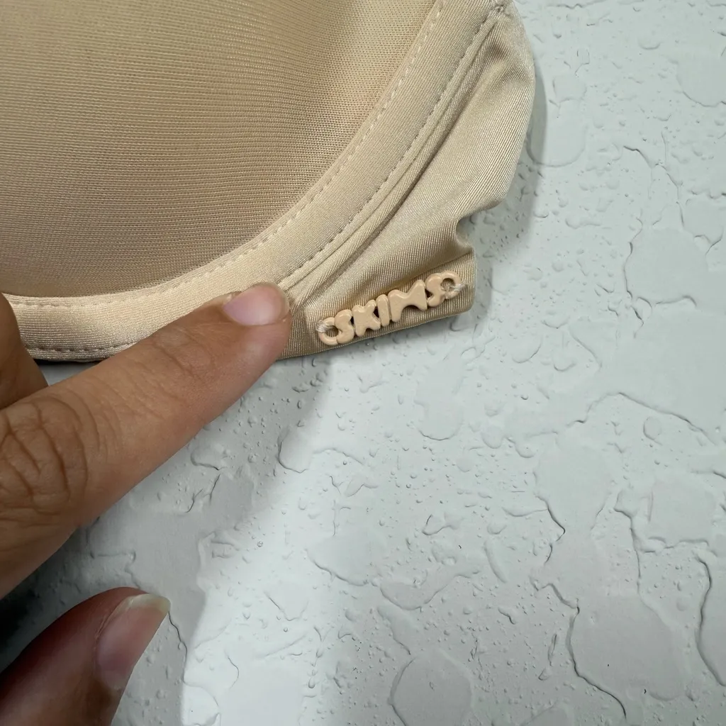 SKIMS NWT  Weightless Demi Bra Size 32B - Image 5