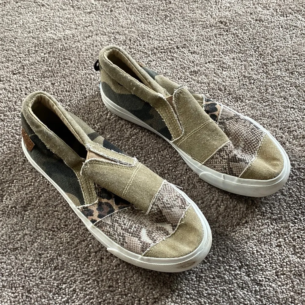 Blowfish Malibu Slip-On Sneakers Camo Patchwork Print SIZE 8 - Image 2