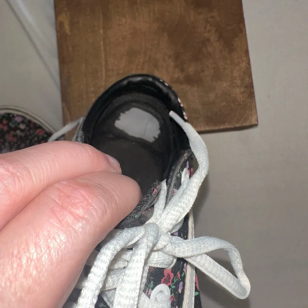 Vans • Liberty Floral Ditsy Low Top Sneakers Size 6 - Image 6