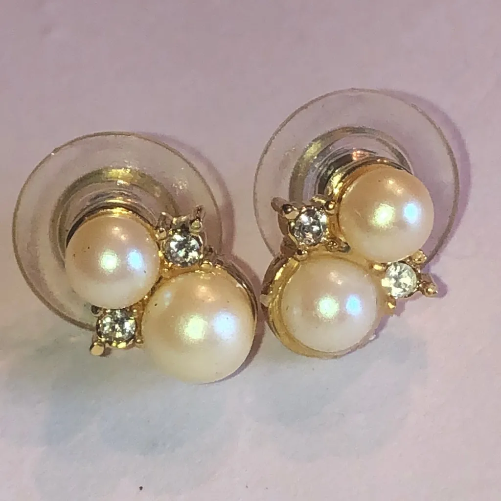 Elegant Vintage Faux Pearl and Gold Tone Dainty Stud Earrings - Image 3