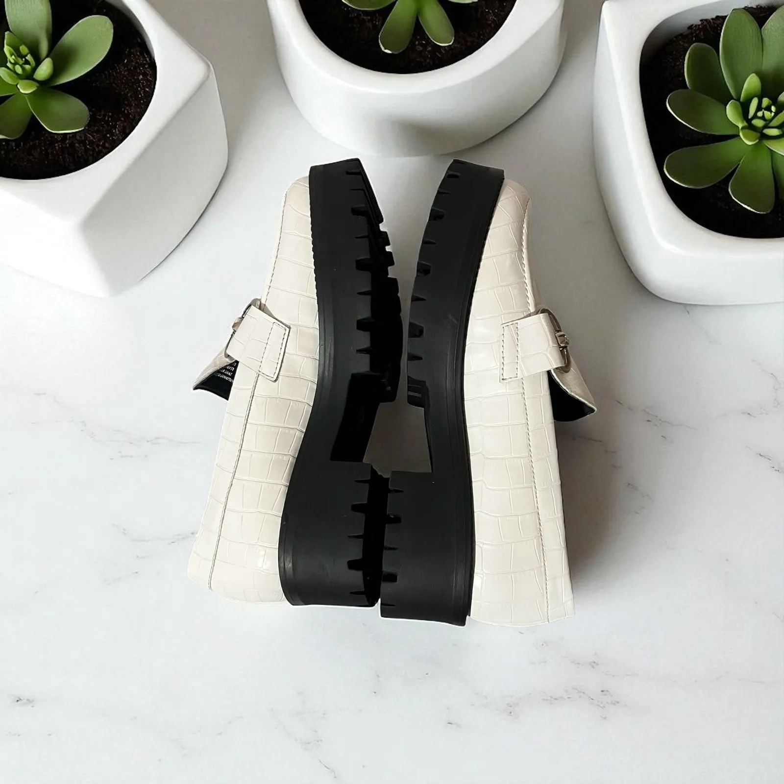 Steve Madden Lug Sole Loafers Size 7.5 White Croc‎ Embossed Hardware Accents - Image 7