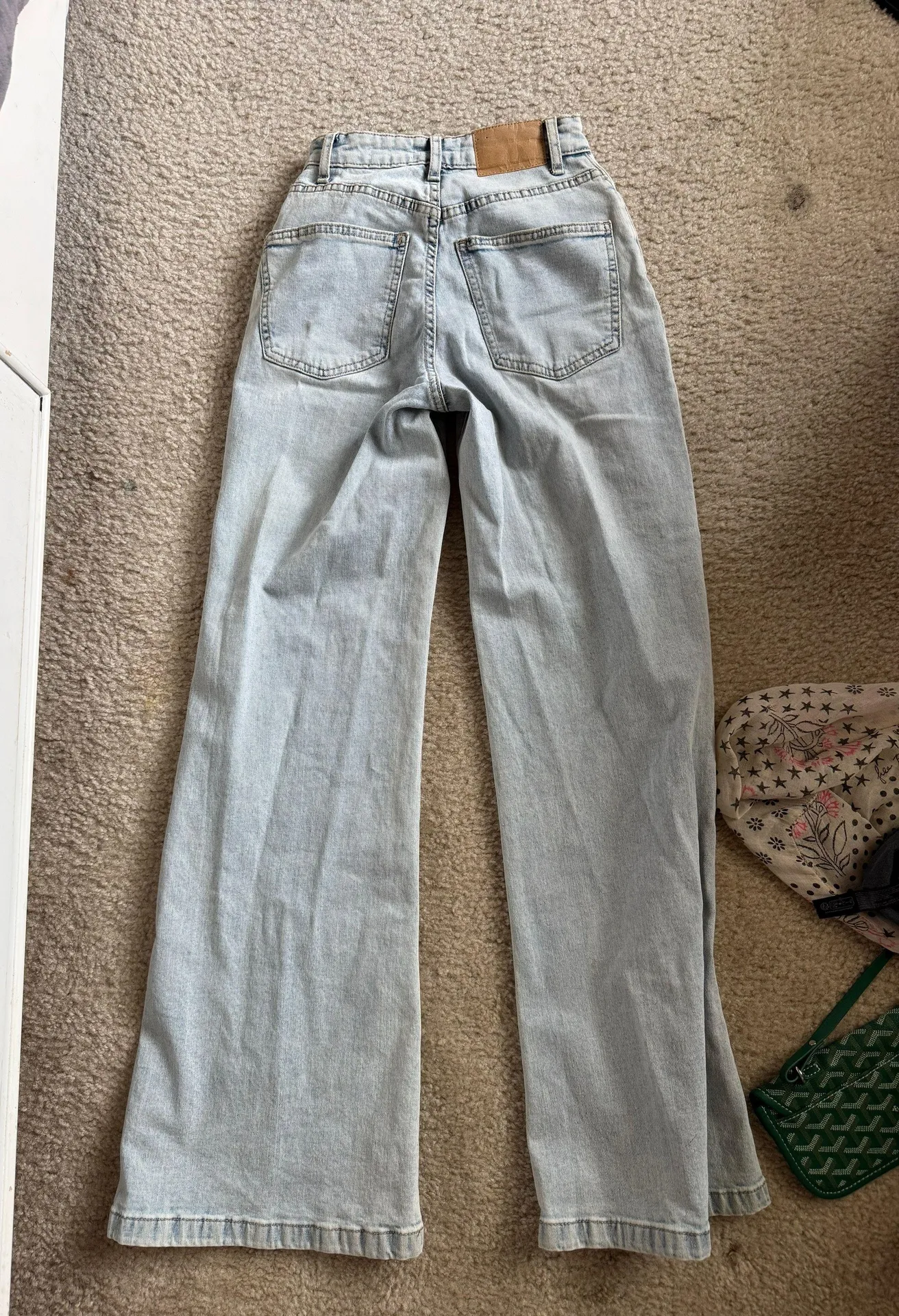 Light Wash Mom Jeans - Image 4