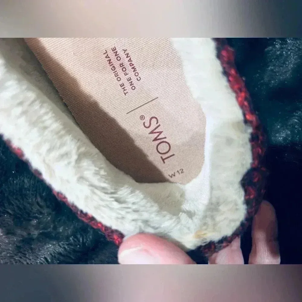 Toms Shoes Women’s size 12  Alpargata Sweater Slip On Flats Red Comfort Casual - Image 3