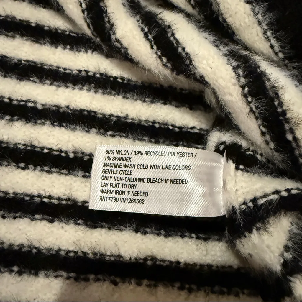 Ava & Viv Black & White Striped Soft Fuzzy Long Sleeve V Neck Sweater‎ Sz 1X NEW - Image 7