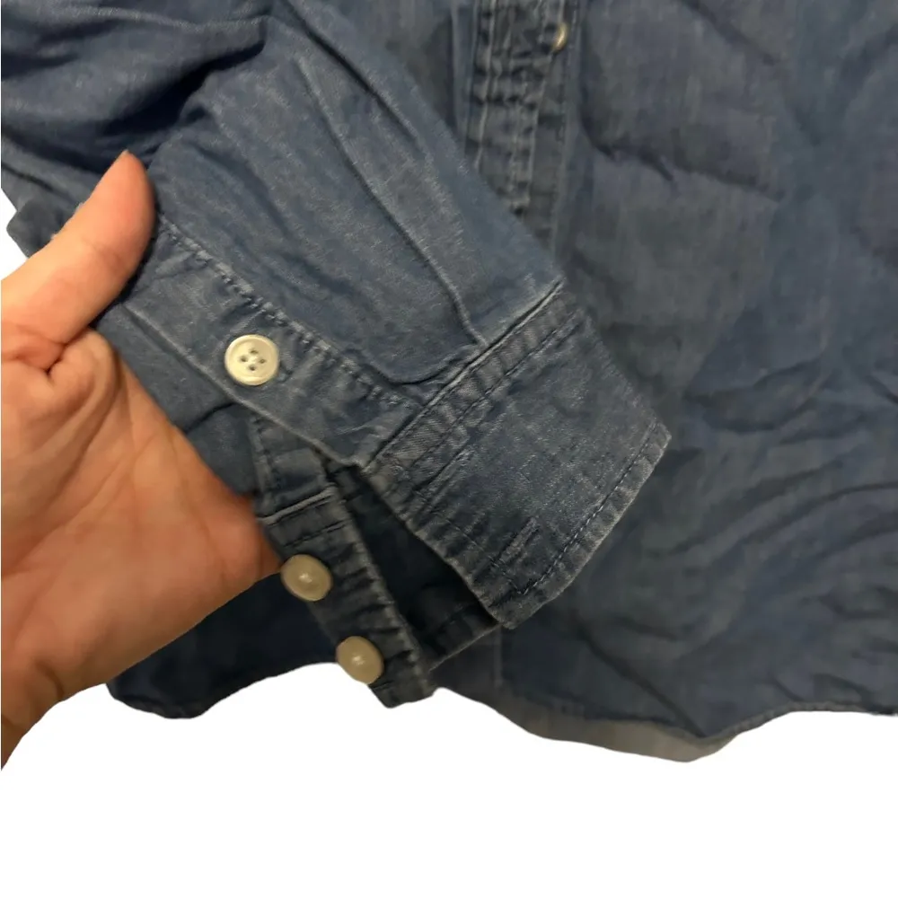 Levi’s long sleeve button down denim shirt size small - Image 2